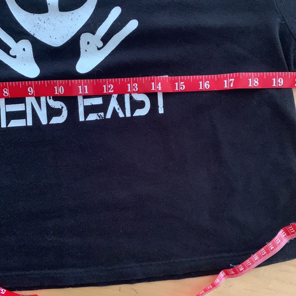 Riot Queen "Aliens Exist" Cropped Shirt - Picture 6 of 8